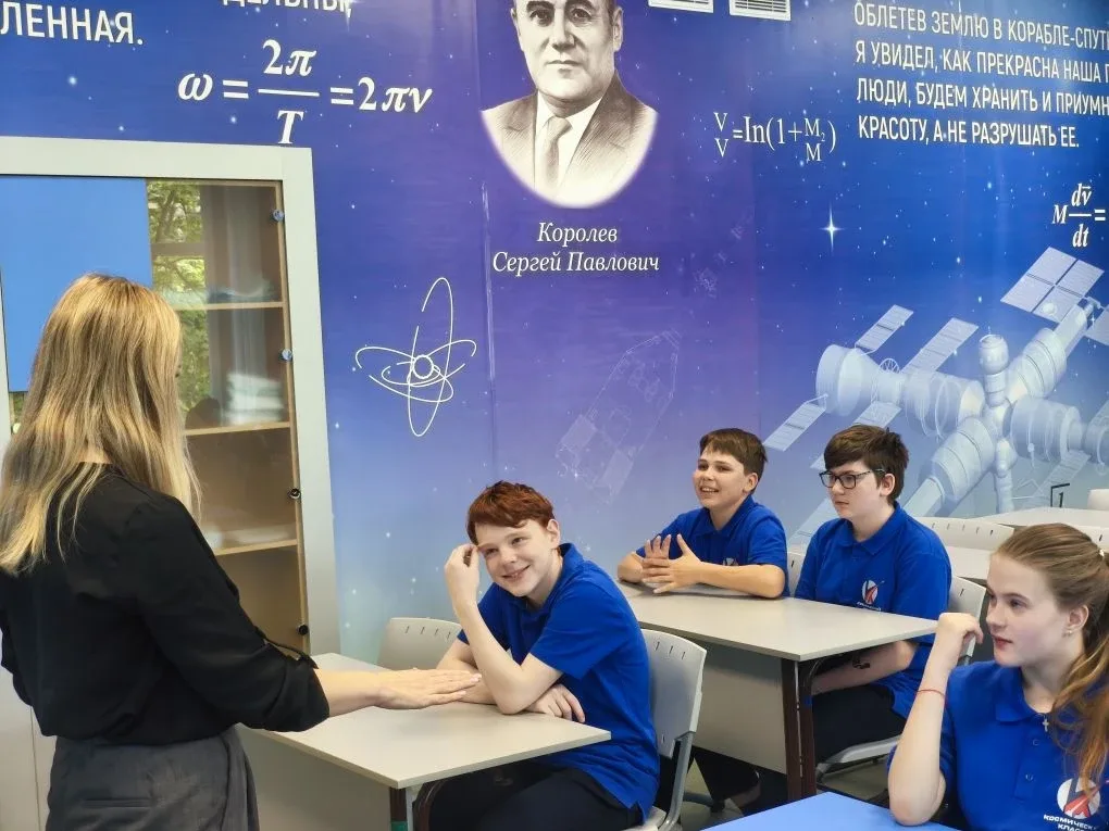 ❓Никак не встать рано утром? ⏰ ❓Постоянно забываешь пропуск в школу и другие вещи? 🎒 ❓Не можешь соср
