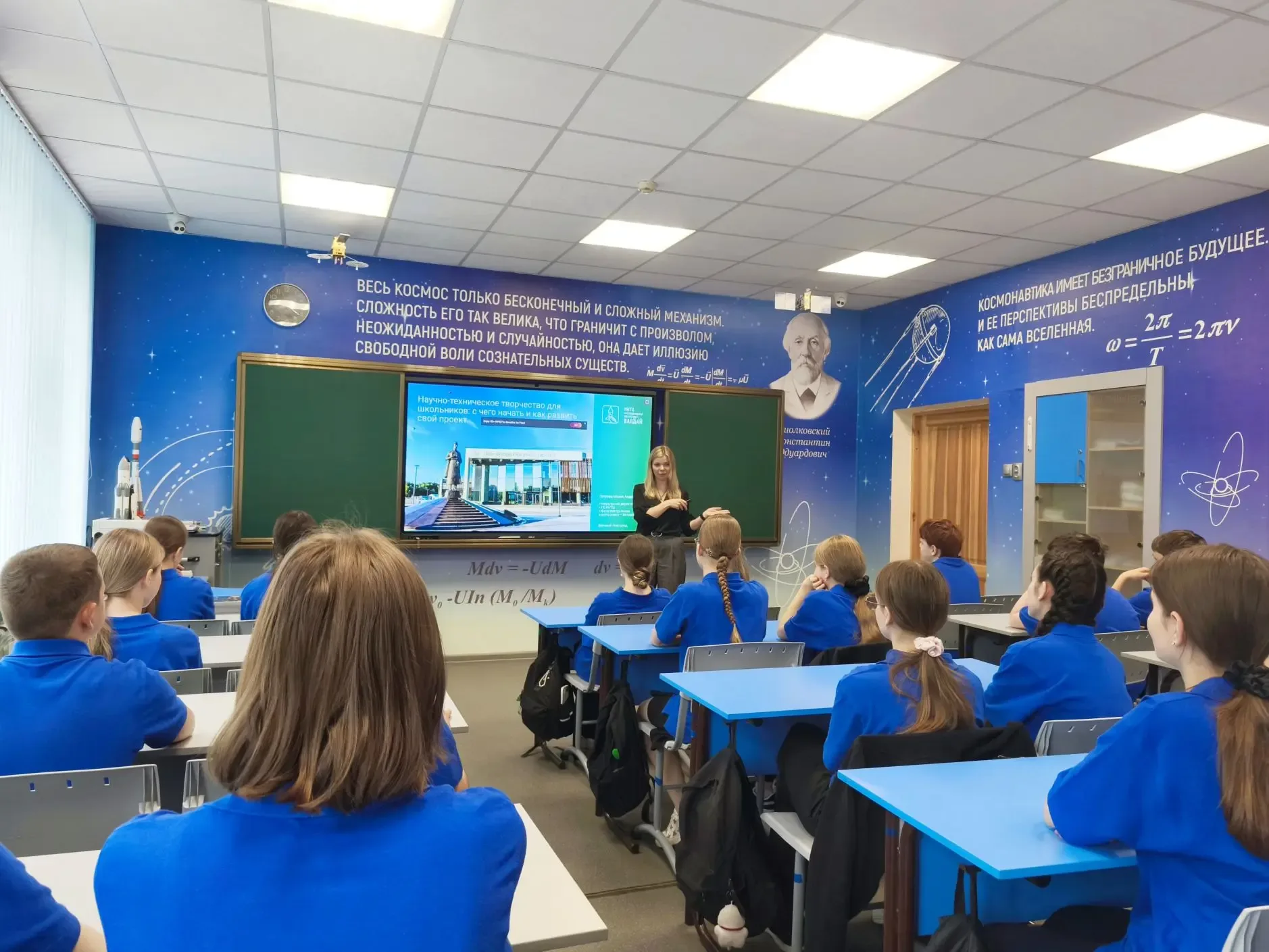 ❓Никак не встать рано утром? ⏰ ❓Постоянно забываешь пропуск в школу и другие вещи? 🎒 ❓Не можешь соср