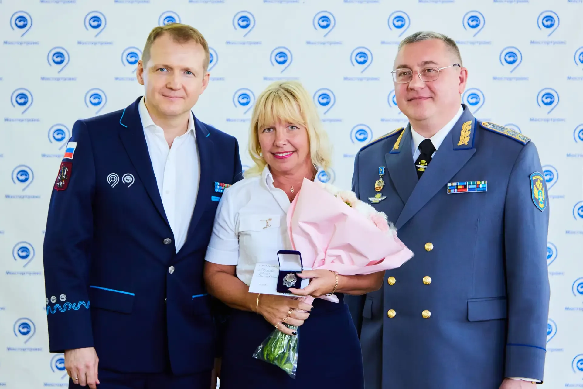 🏆  Чествуем лучших водителей Мосгортранса ⠀ Отметили федеральными знаками отличия тех, кто своим еже