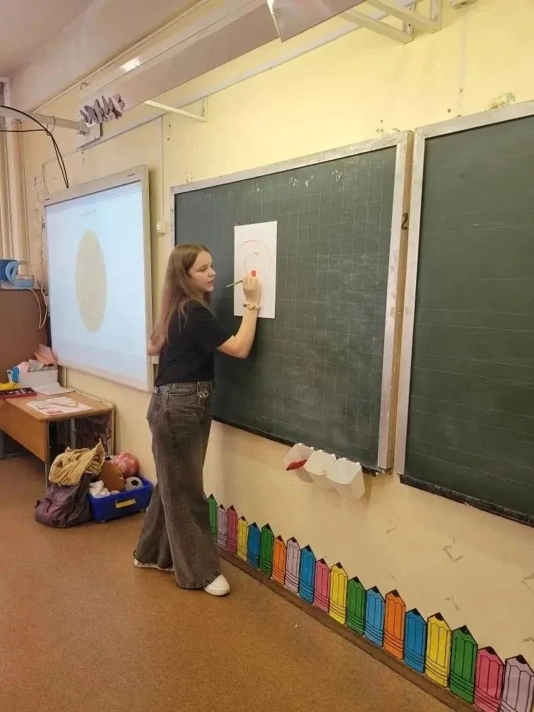 Ученица 7Г класса Творонович Варвара провела урок изобразительного искусства во 2Г классе! 20 мая Ва
