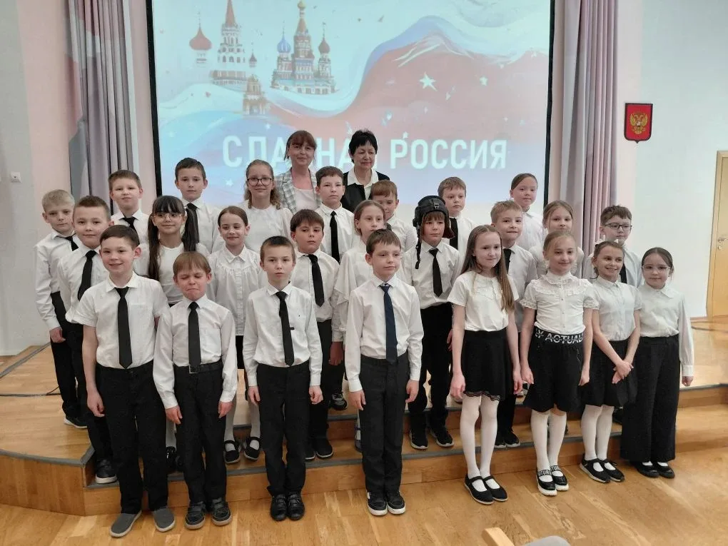 🇷🇺 Фестиваль патриотической песни «Славная Россия»   14 и 15 мая в нашем лицее гремело по-настоящему