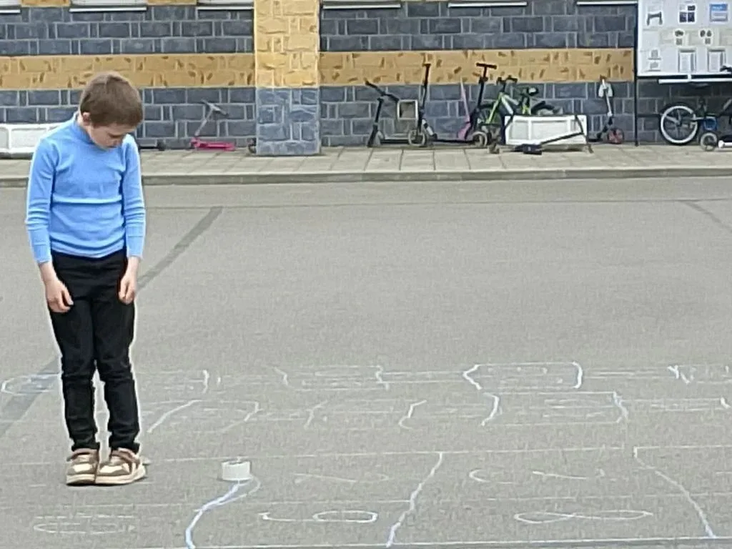 Классики или Гаджеты: как мы вернули детей во двор 🏁🧸Помните время, когда слово «вырубал» означало т