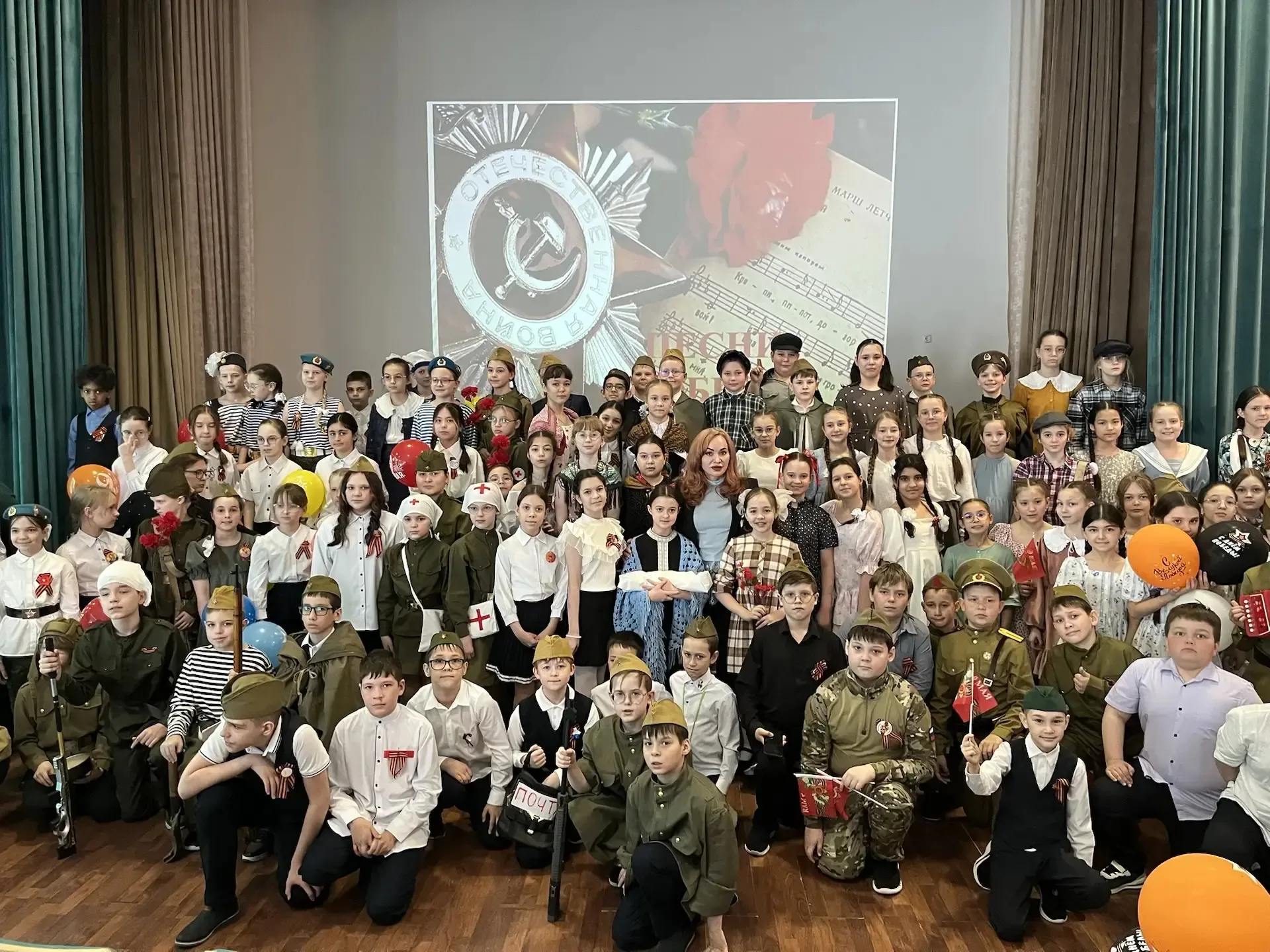 Фестиваль военно- патриотической песни прошел на параллели 4 классов. Готовясь к мероприятию, ребята