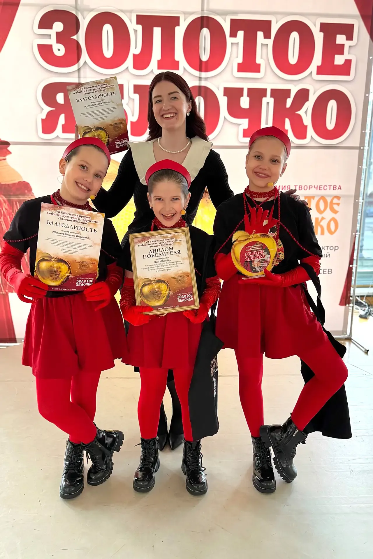 🎉🎉🎉 ГОРДИМСЯ ДОСТИЖЕНИЯМИ НАШИХ УЧАЩИХСЯ!!!  На сцене БКЗ «Октябрьский» блистало трио «Матрешки» — с