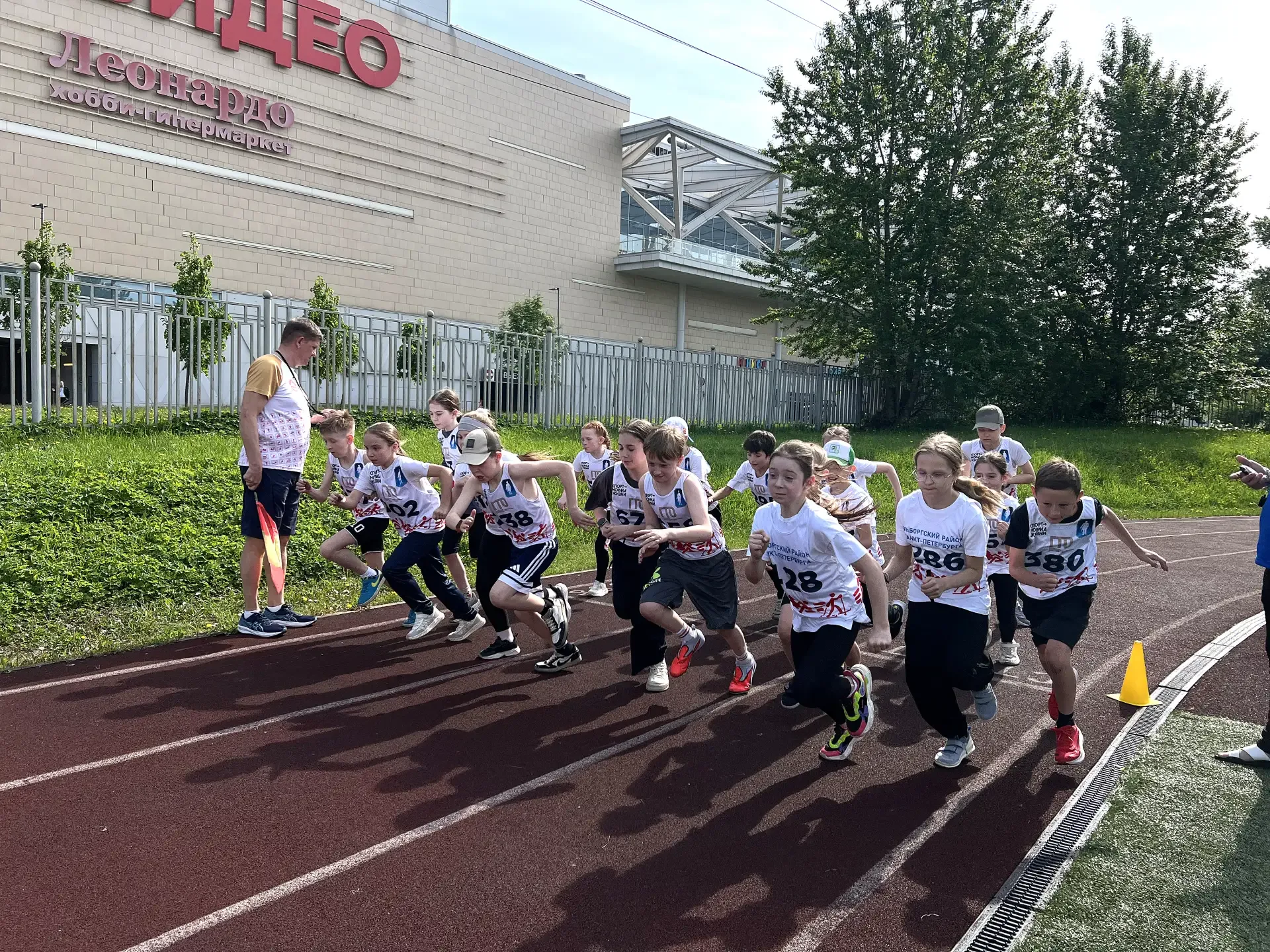 🏃‍♂️ ЮНЫЕ СПОРТСМЕНЫ С БОЛЬШОГО САМПСОНИЕВСКОГО СДАЛИ НОРМЫ ГТО  19 мая учащиеся начальных классов п
