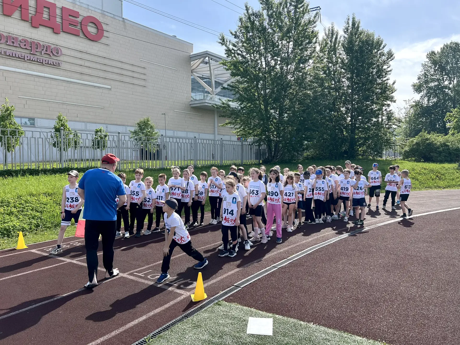 🏃‍♂️ ЮНЫЕ СПОРТСМЕНЫ С БОЛЬШОГО САМПСОНИЕВСКОГО СДАЛИ НОРМЫ ГТО  19 мая учащиеся начальных классов п