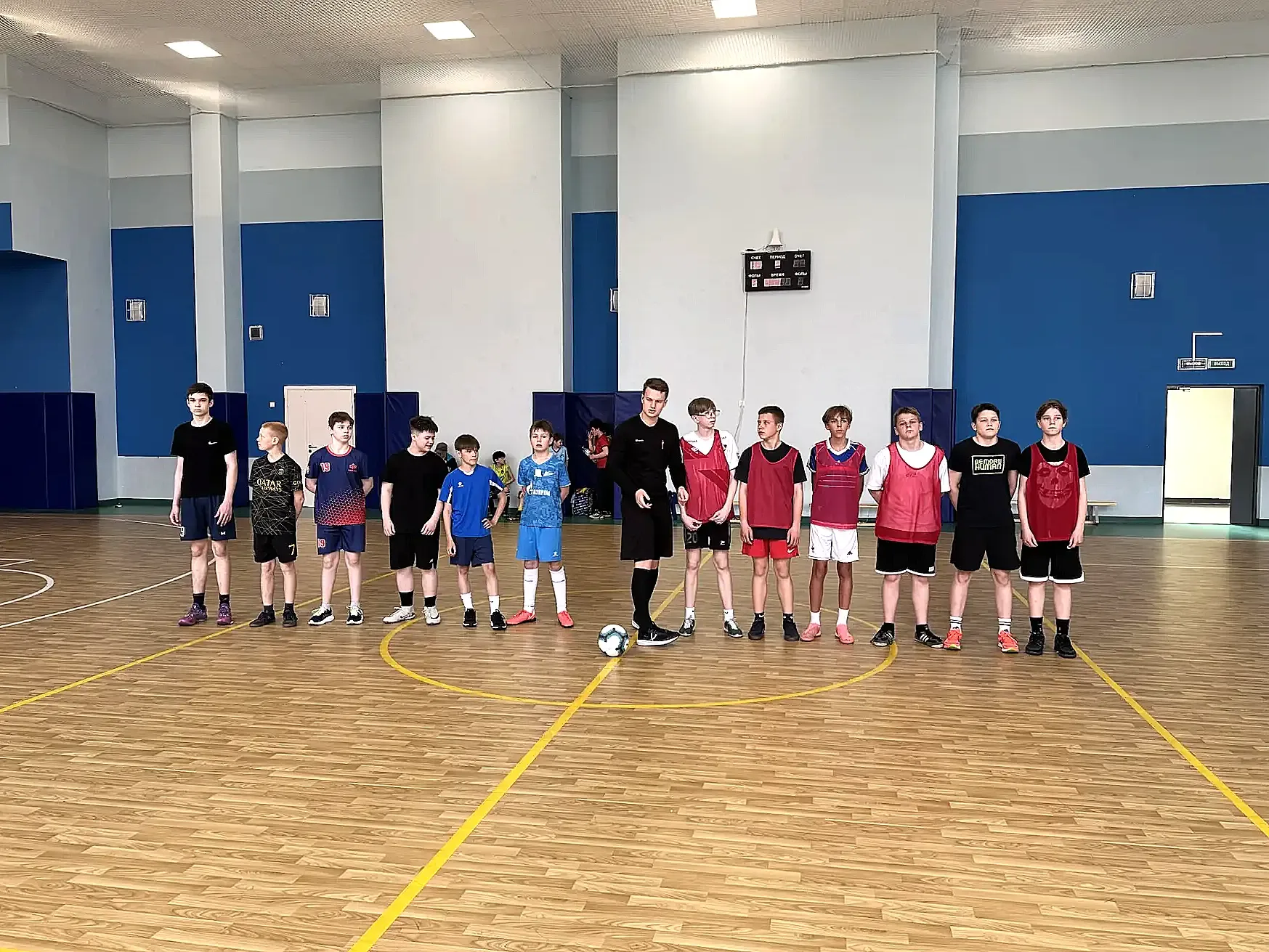 ⚽ ФУТЗАЛ: ПЕРВЫЙ ШАГ В БОЛЬШОМ СПОРТЕ  Команда нашей школы под руководством Сергея Сергеевича Конста