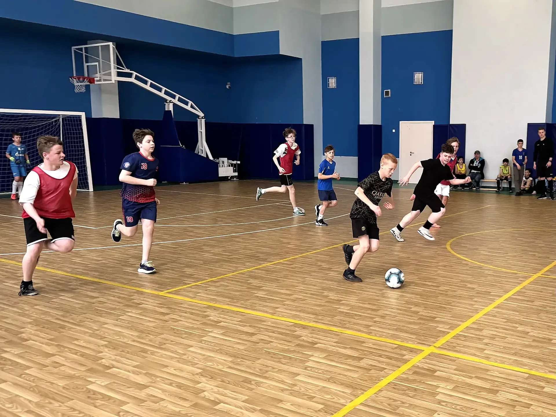 ⚽ ФУТЗАЛ: ПЕРВЫЙ ШАГ В БОЛЬШОМ СПОРТЕ  Команда нашей школы под руководством Сергея Сергеевича Конста