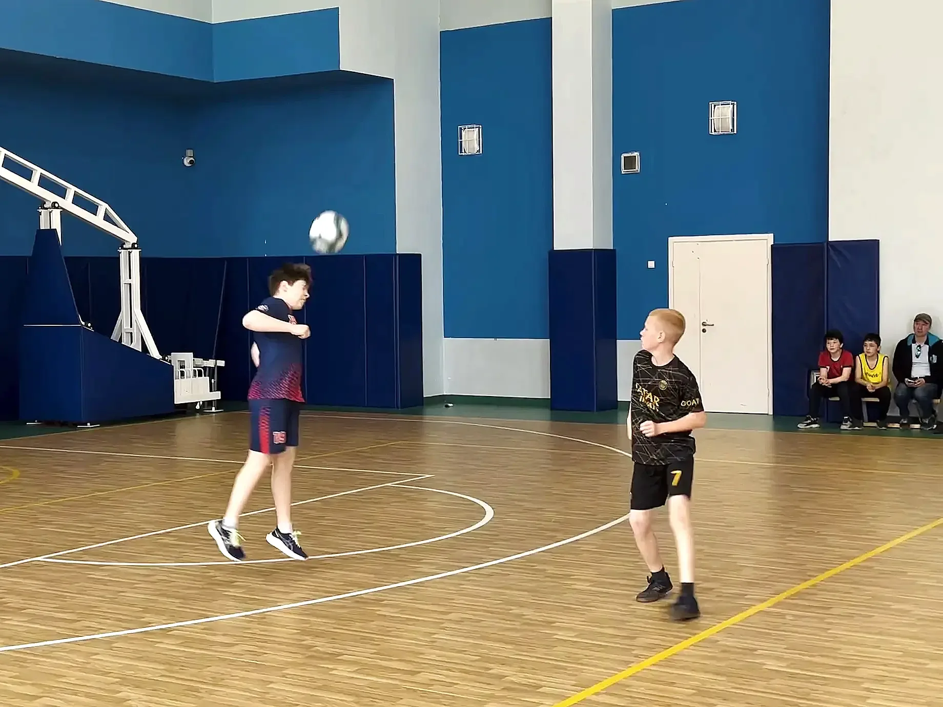 ⚽ ФУТЗАЛ: ПЕРВЫЙ ШАГ В БОЛЬШОМ СПОРТЕ  Команда нашей школы под руководством Сергея Сергеевича Конста