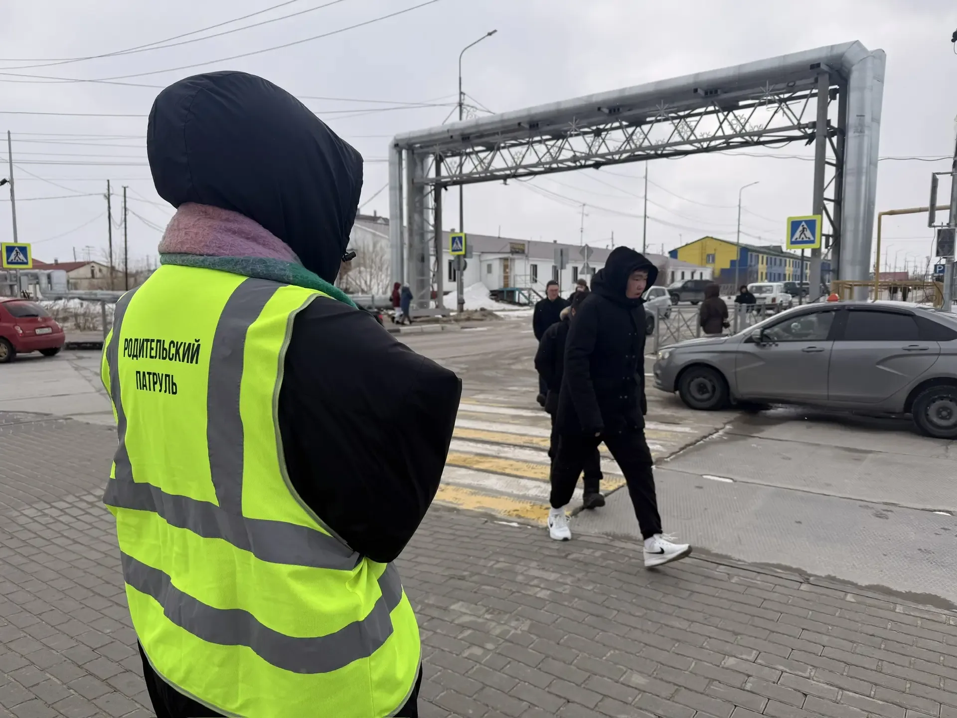 📢 ВНИМАНИЕ, РОДИТЕЛИ! В НАШЕЙ СТАРШЕЙ ШКОЛЕ ПРОДОЛЖАЕТСЯ РЕЙД «РОДИТЕЛЬСКИЙ ПАТРУЛЬ» 🚦👮‍♂️  Лето — э