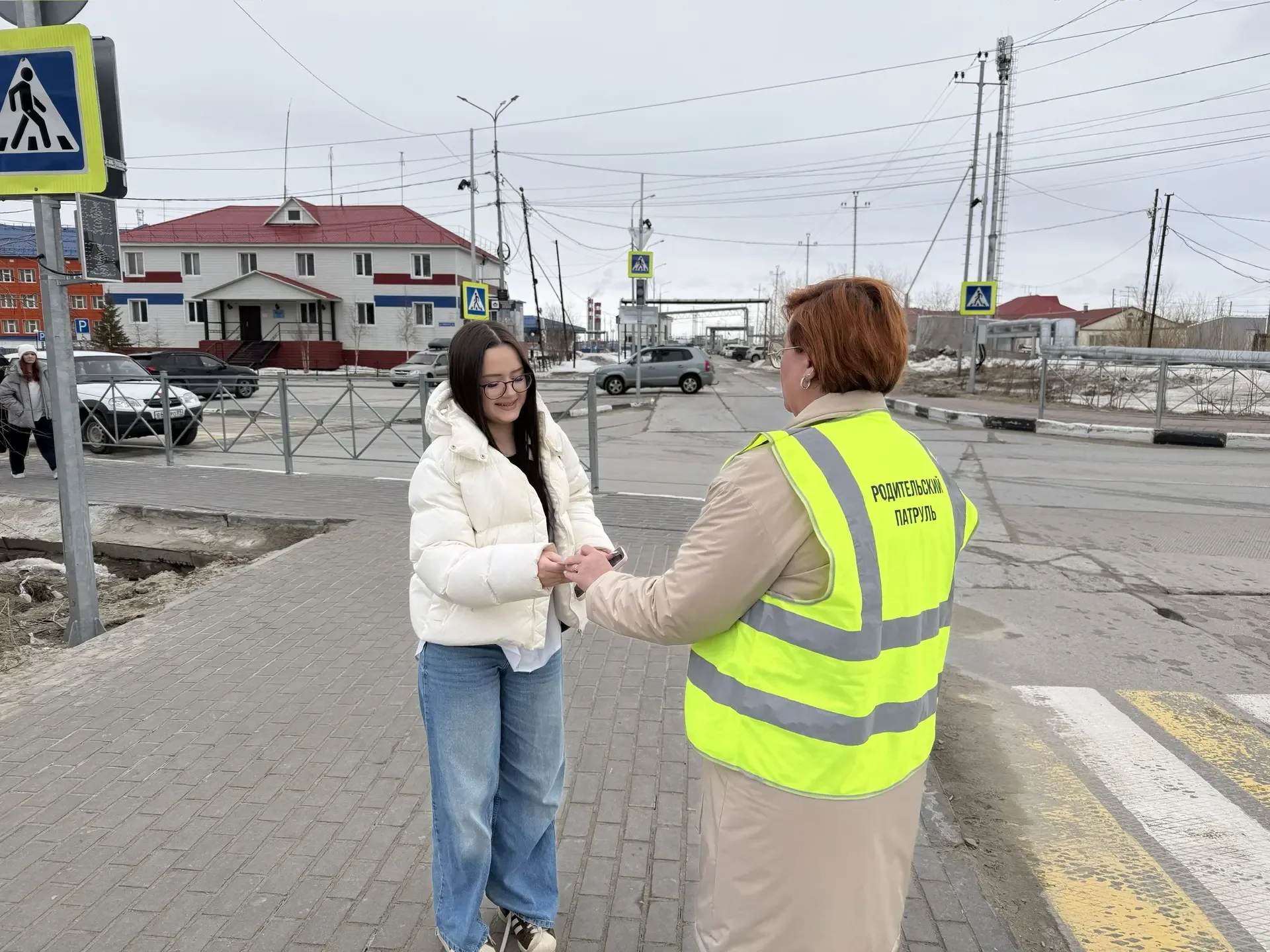 📢 ВНИМАНИЕ, РОДИТЕЛИ! В НАШЕЙ СТАРШЕЙ ШКОЛЕ ПРОДОЛЖАЕТСЯ РЕЙД «РОДИТЕЛЬСКИЙ ПАТРУЛЬ» 🚦👮‍♂️  Лето — э