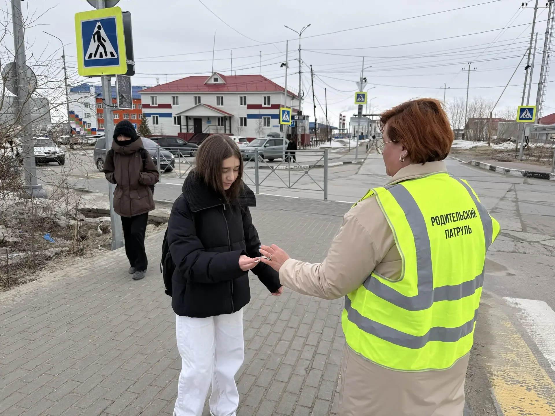 📢 ВНИМАНИЕ, РОДИТЕЛИ! В НАШЕЙ СТАРШЕЙ ШКОЛЕ ПРОДОЛЖАЕТСЯ РЕЙД «РОДИТЕЛЬСКИЙ ПАТРУЛЬ» 🚦👮‍♂️  Лето — э