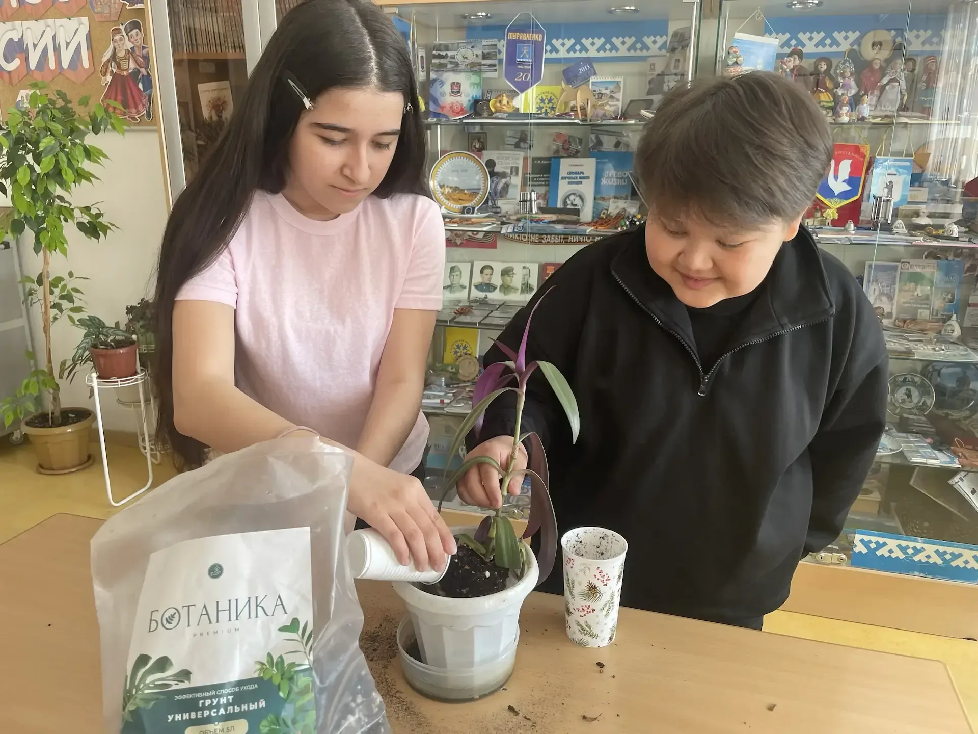 🌿 Сад памяти: «Зелёный класс» уже в деле  В рамках Всероссийской акции «Сад памяти» в нашем центре о