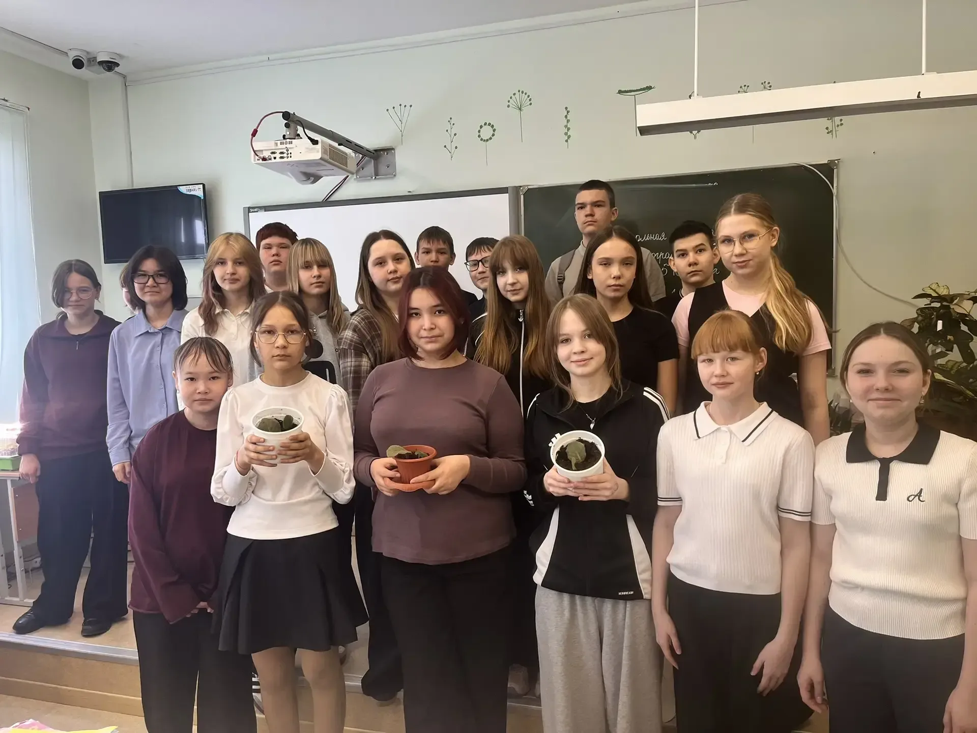 🌿 Сад памяти: «Зелёный класс» уже в деле  В рамках Всероссийской акции «Сад памяти» в нашем центре о