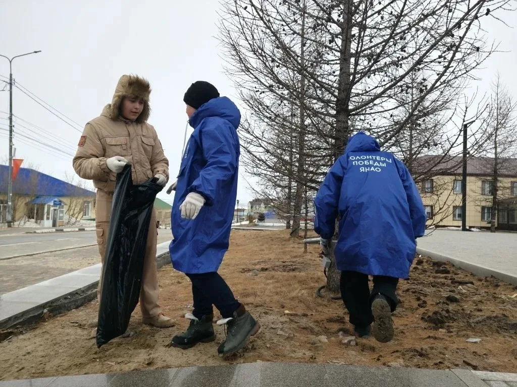 🌿Мы за чистоту! Экосистема в действии Члены юнармейского отряда «Патриот», «Волонтёры Победы» и каде