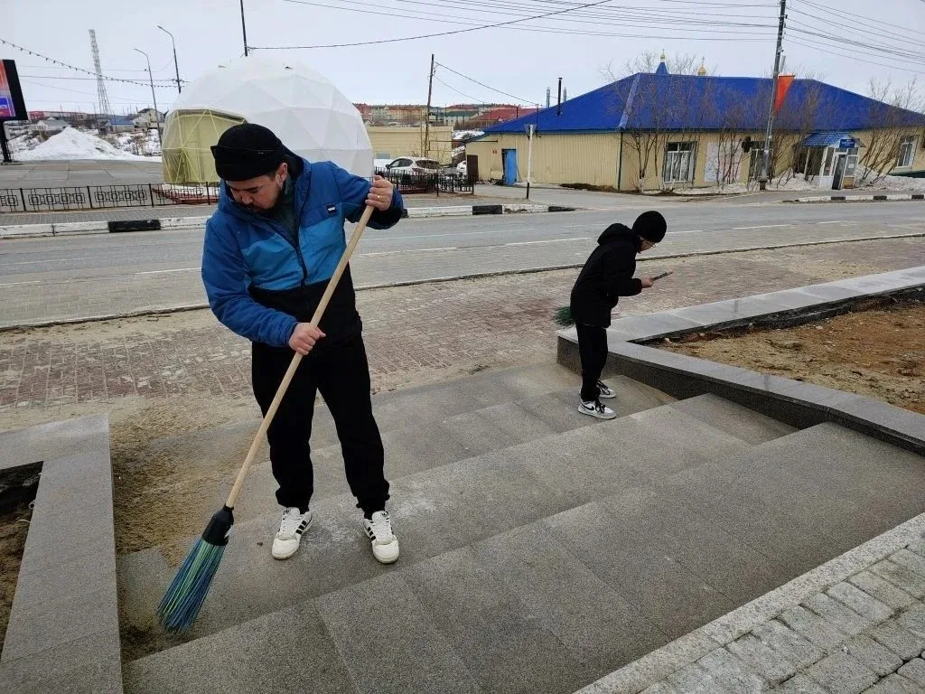 🌿Мы за чистоту! Экосистема в действии Члены юнармейского отряда «Патриот», «Волонтёры Победы» и каде