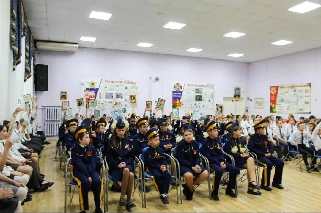✨ Помним, гордимся, чтим! ✨  Учащиеся 5-х классов Икрянинской СОШ приняли участие в торжественном ме