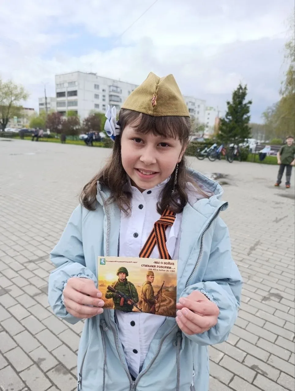 В преддверии Дня Победы в нашей школе прошла трогательная акция «Мы о войне стихами говорим» — дети 