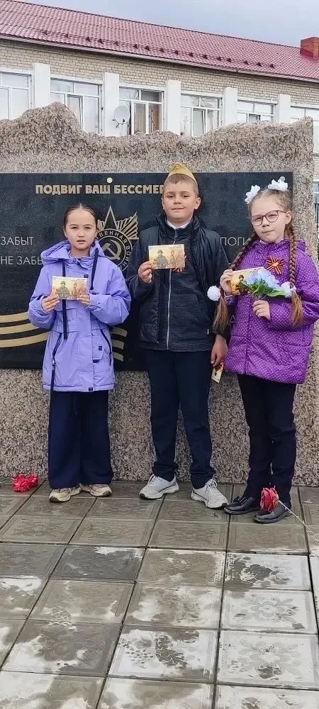 В преддверии Дня Победы в нашей школе прошла трогательная акция «Мы о войне стихами говорим» — дети 