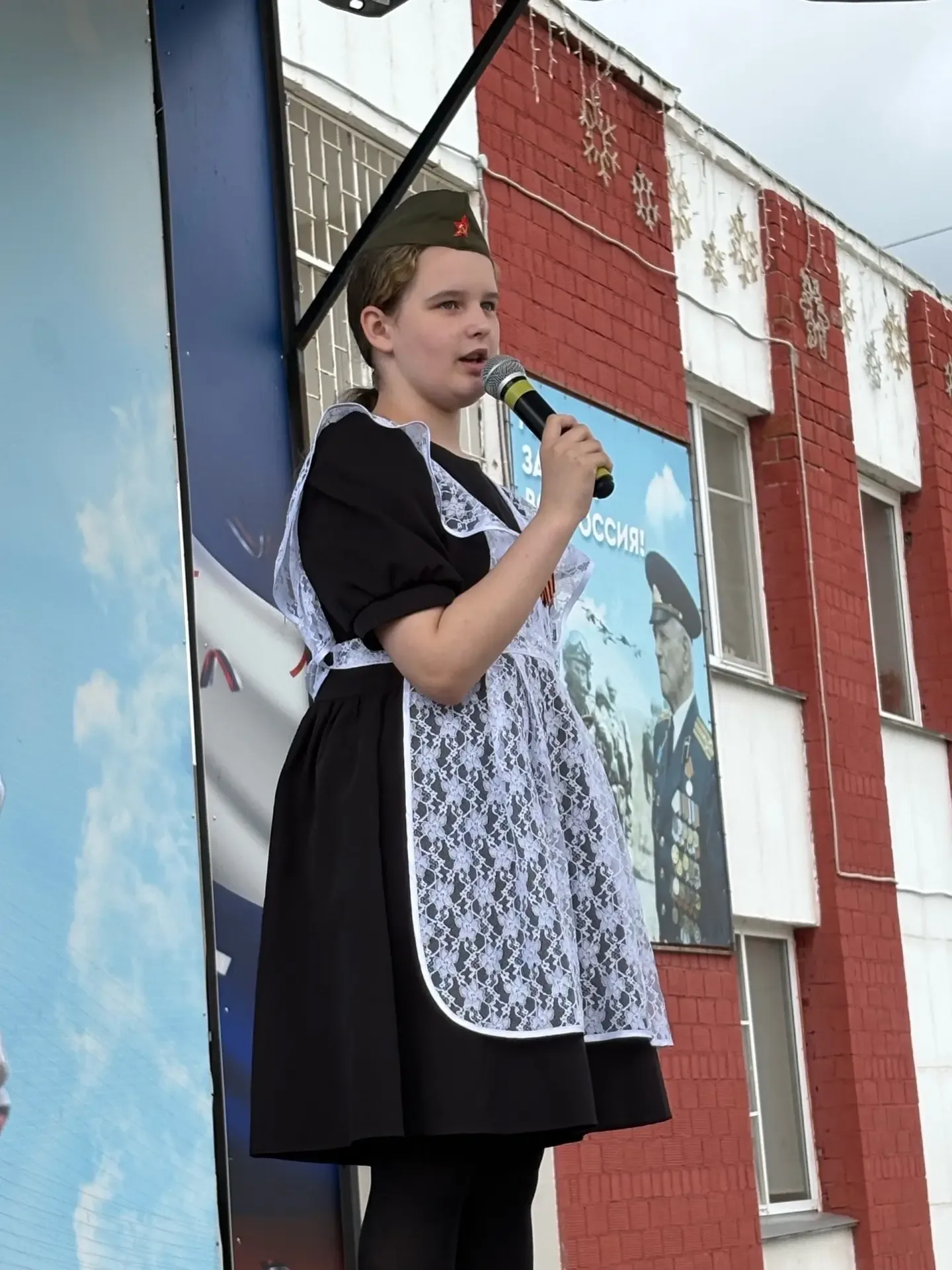 В преддверии Дня Победы в нашей школе прошла трогательная акция «Мы о войне стихами говорим» — дети 