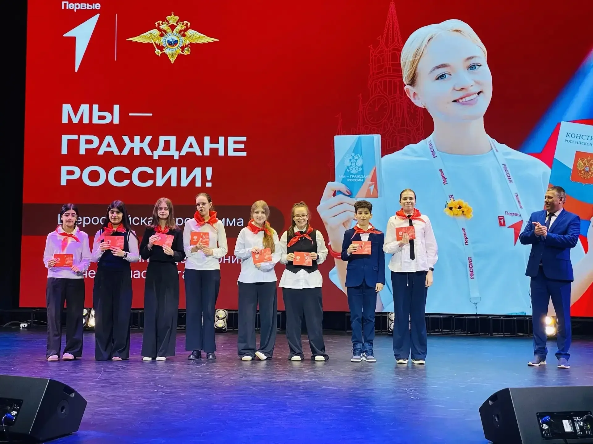 ✨ Наши лицеисты из 7 А класса вместе с заместителем директора по воспитательной работе Натальей Бори