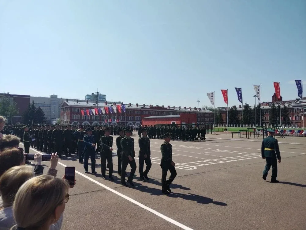 Будущие защитники Отечества: 10Б — в эпицентре событий ВИФКа 🇷🇺  Сегодня ученики 10Б класса вместе с