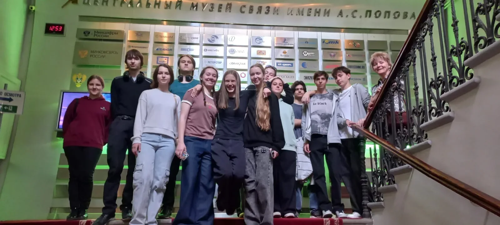 📡 Не просто экскурсия, а погружение в историю связи!   9«В» побывал в легендарном музее имени А. С. 