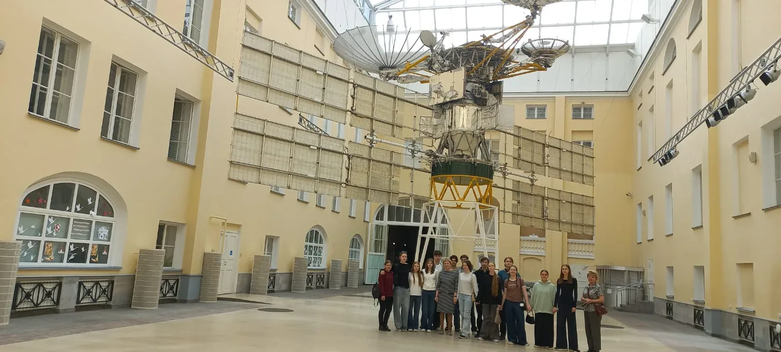 📡 Не просто экскурсия, а погружение в историю связи!   9«В» побывал в легендарном музее имени А. С. 