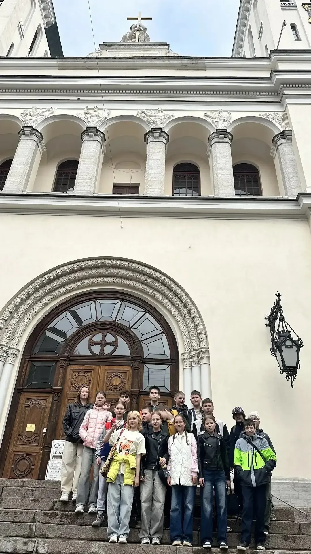 Путешествие в мир искусства: 6 «Б» класс в Эрмитаже! Вчера 6 «Б» класс впервые отправился— на обзорн