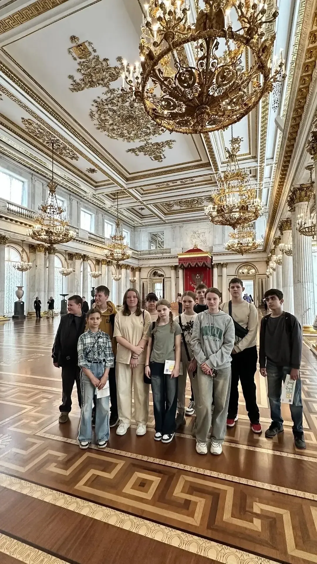 Путешествие в мир искусства: 6 «Б» класс в Эрмитаже! Вчера 6 «Б» класс впервые отправился— на обзорн