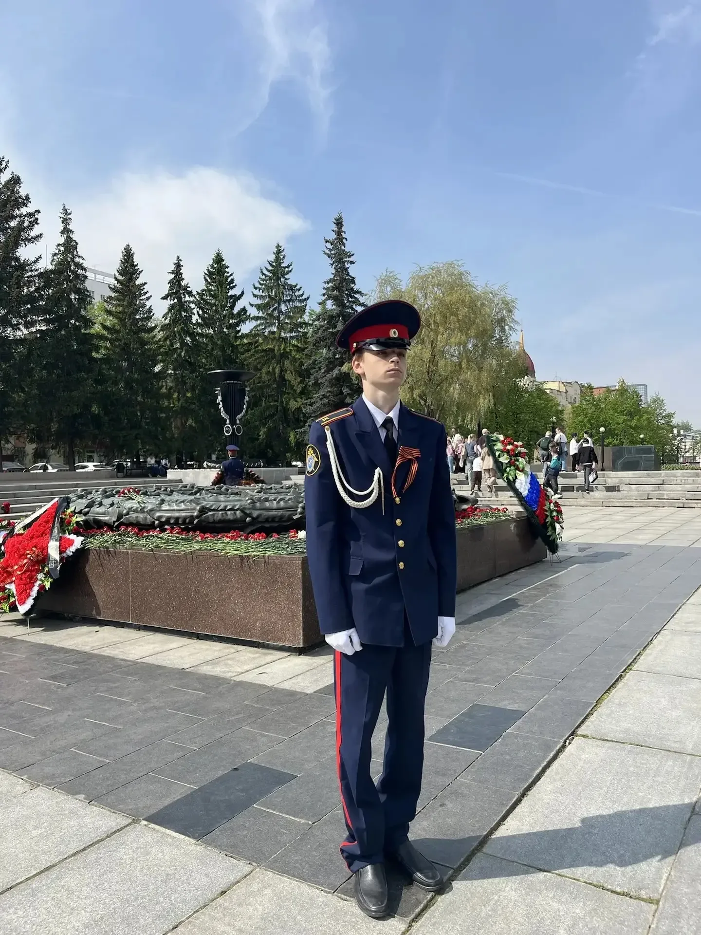 🇷🇺8 мая в Сквере Добровольцев  городскую  «Вахту Памяти»  на Посту № 1 несли воспитанники 8б кадетск