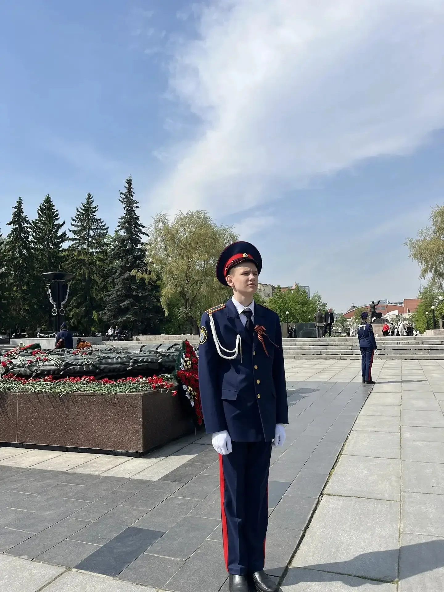 🇷🇺8 мая в Сквере Добровольцев  городскую  «Вахту Памяти»  на Посту № 1 несли воспитанники 8б кадетск
