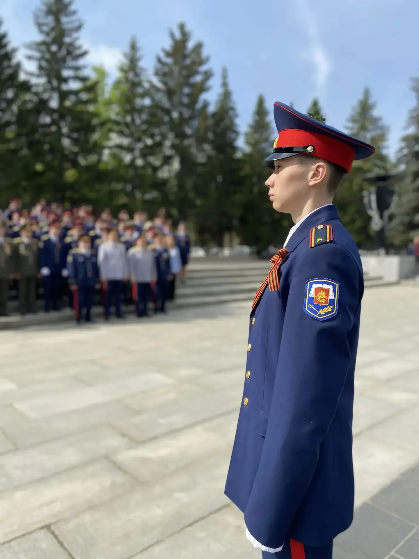 🇷🇺8 мая в Сквере Добровольцев  городскую  «Вахту Памяти»  на Посту № 1 несли воспитанники 8б кадетск