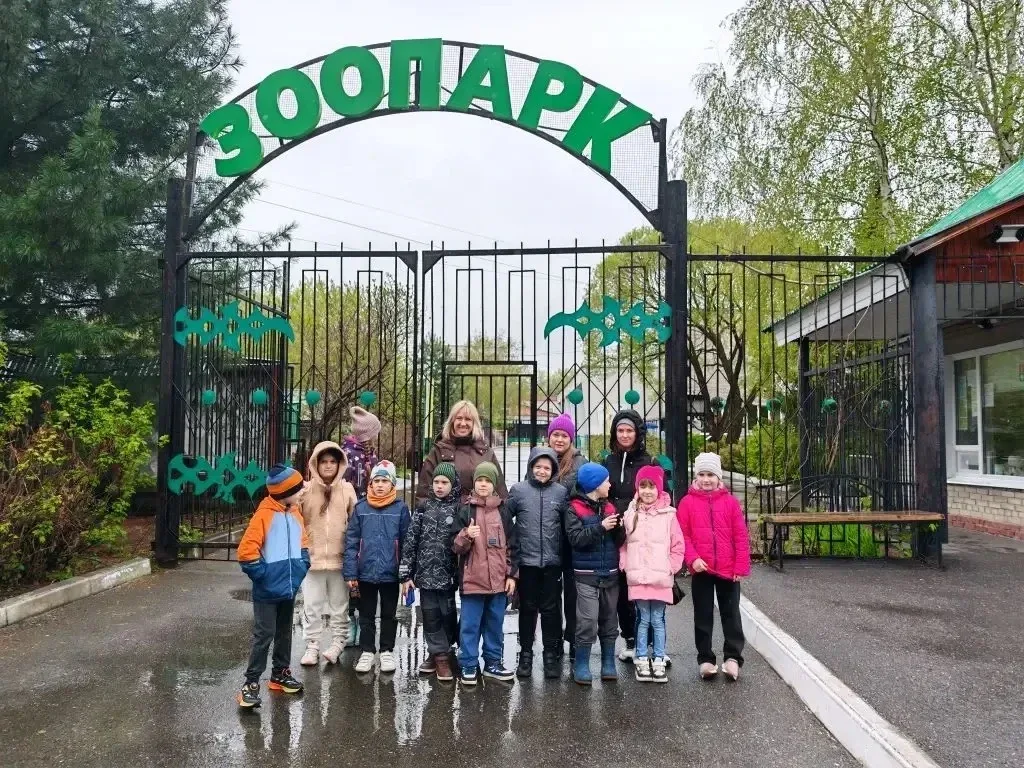 🚌  Путешествие первоклассников! 🌍  Ученики 1 «В» класса вместе со своим классным руководителем Жални