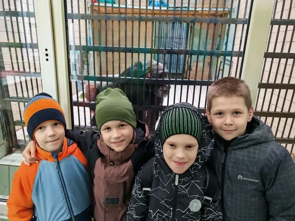 🚌  Путешествие первоклассников! 🌍  Ученики 1 «В» класса вместе со своим классным руководителем Жални