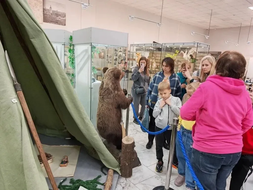 🚌  Путешествие первоклассников! 🌍  Ученики 1 «В» класса вместе со своим классным руководителем Жални