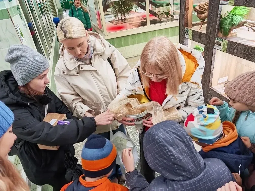 🚌  Путешествие первоклассников! 🌍  Ученики 1 «В» класса вместе со своим классным руководителем Жални