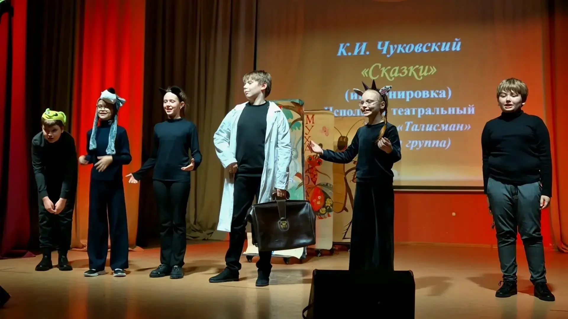 📢 Культурная пятница   Сегодня на сцене центра образования для учеников 1-4 классов выступил театрал