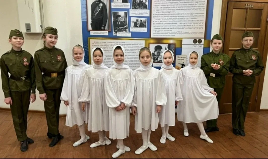 🌟 9 мая ученицы нашего Центра образования Соломонова Ева ( 1 Г ) Анисимова Полина ( 4 Г) Новикова Ли