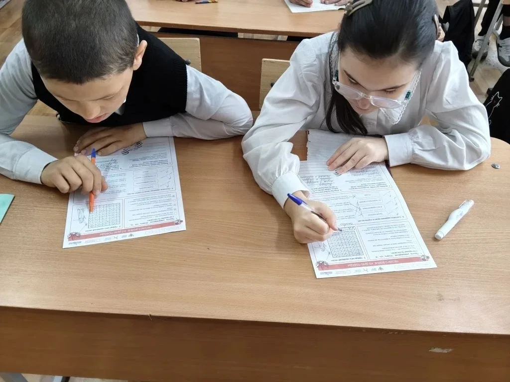 🎵 Сегодня, 4 мая, в нашей школе с 1 по 11 классы прошли «Разговоры о важном» на тему «Песни о войне.