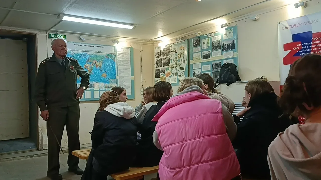 ЭКСКУРСИЯ В МУЗЕЙ УЧАСТНИКОВ ЛОКАЛЬНЫХ КОНФЛИКТОВ🇷🇺  💥 14 мая для учеников 6 Д класса участницей про