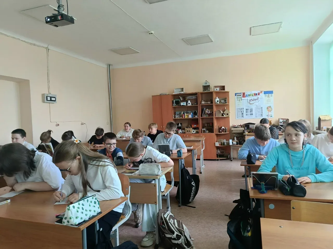 ГОВОРИМ О НАШИХ ЦЕННОСТЯХ🇷🇺 ⭐Для учеников 5-х Г и Д классов 12 мая были АЛЕКСАНДРОЙ ГРИЦЕНКО, участн