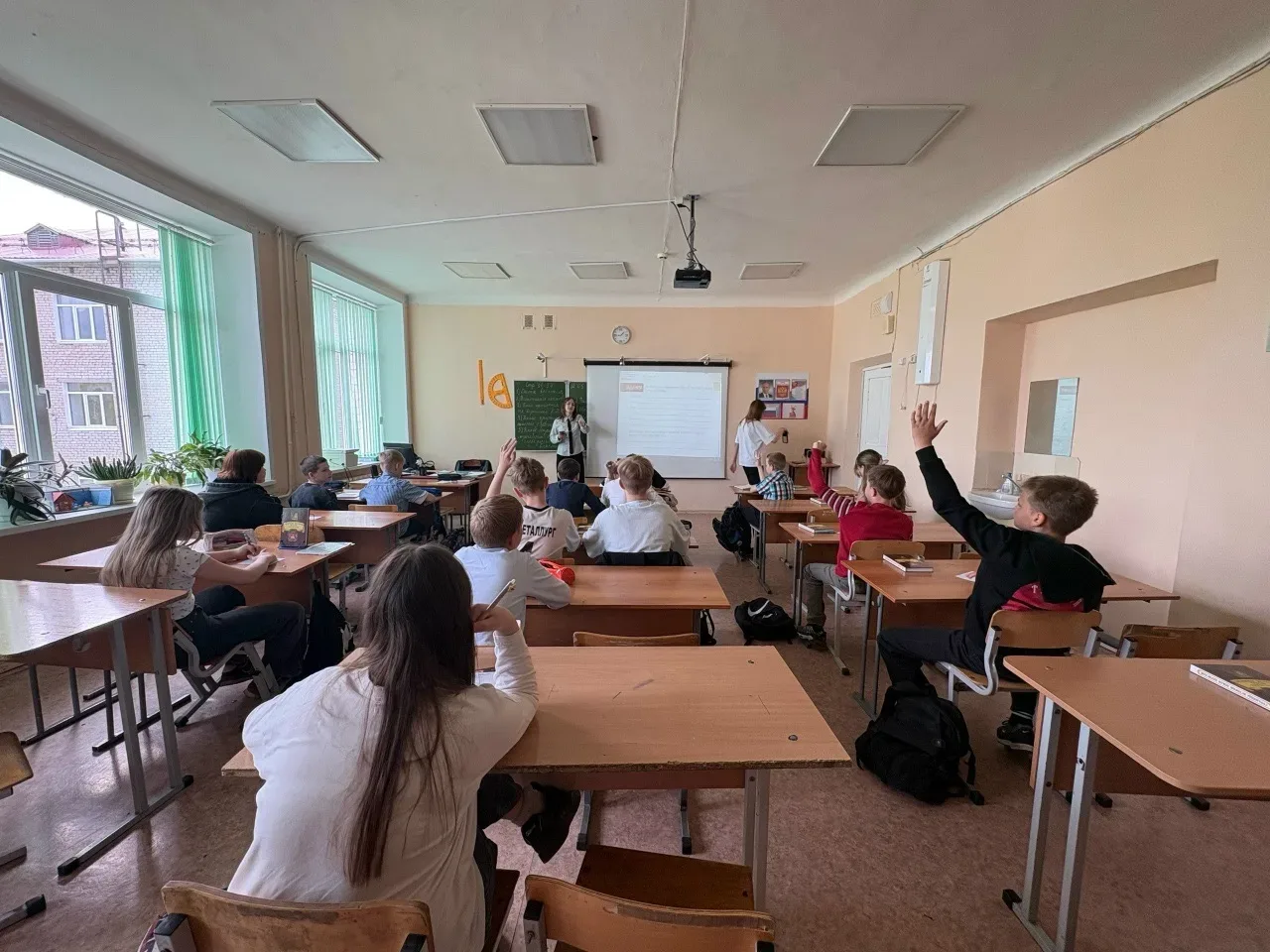 ГОВОРИМ О НАШИХ ЦЕННОСТЯХ🇷🇺 ⭐Для учеников 5-х Г и Д классов 12 мая были АЛЕКСАНДРОЙ ГРИЦЕНКО, участн