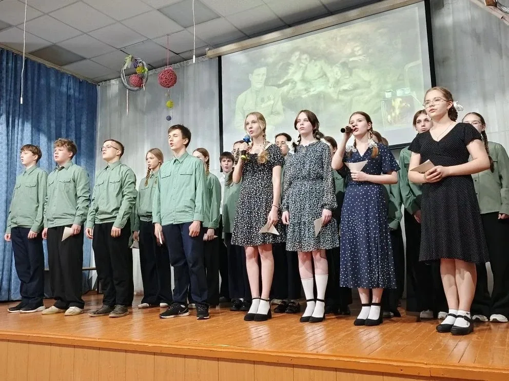 Учиться в школе - это не только сидеть за партой, писать, считать, чертить, конструировать... Это об