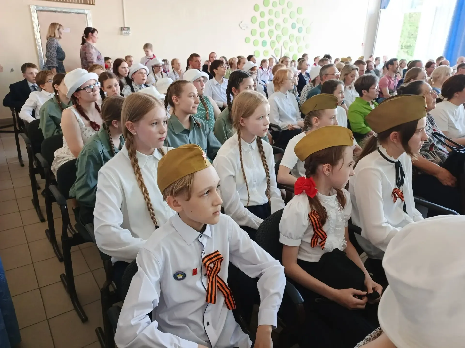 Учиться в школе - это не только сидеть за партой, писать, считать, чертить, конструировать... Это об