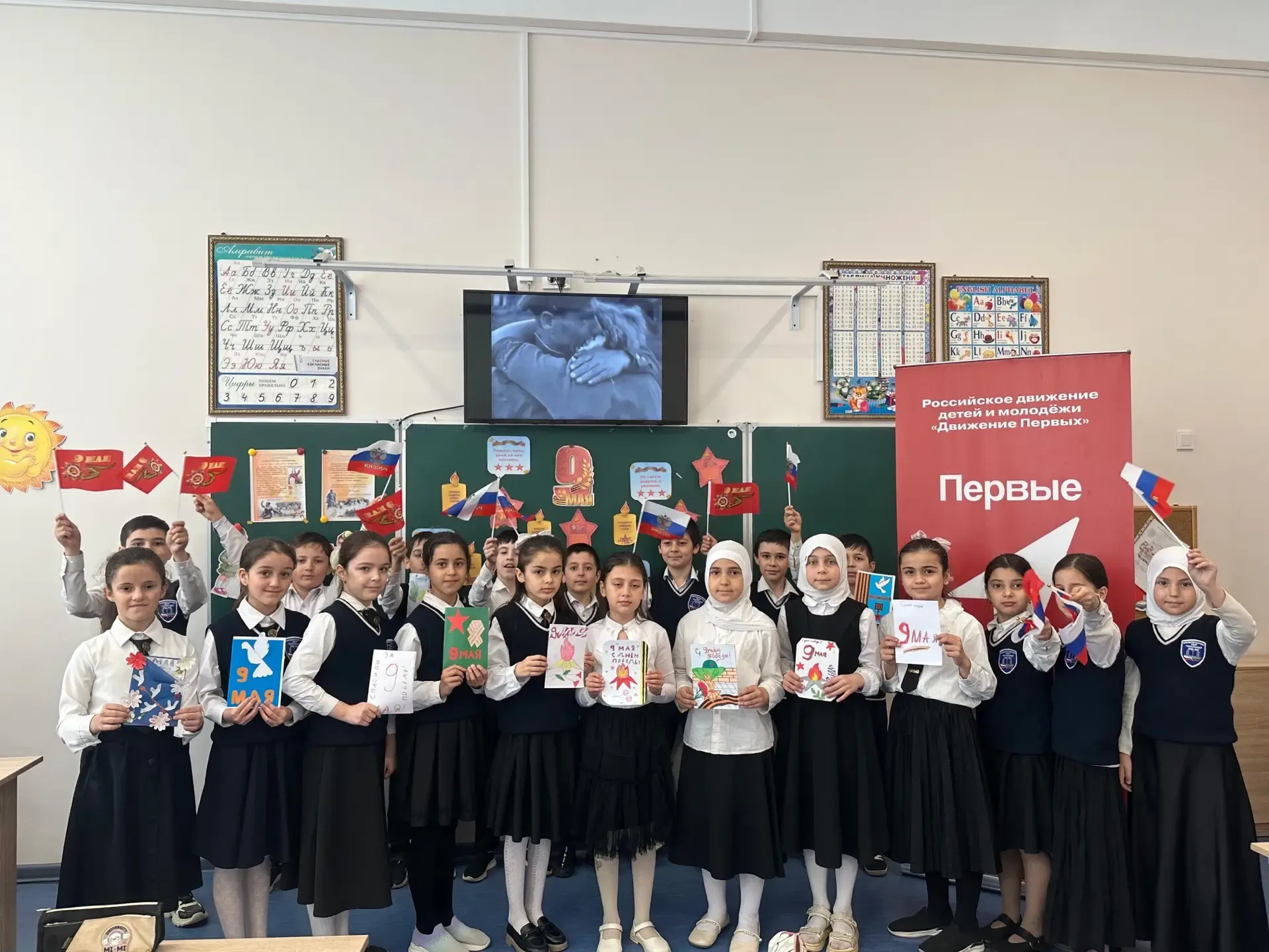 Мастер-класс ко Дню Победы  😍В преддверии празднования Великой Победы учащиеся 3 «Г» класса приняли 