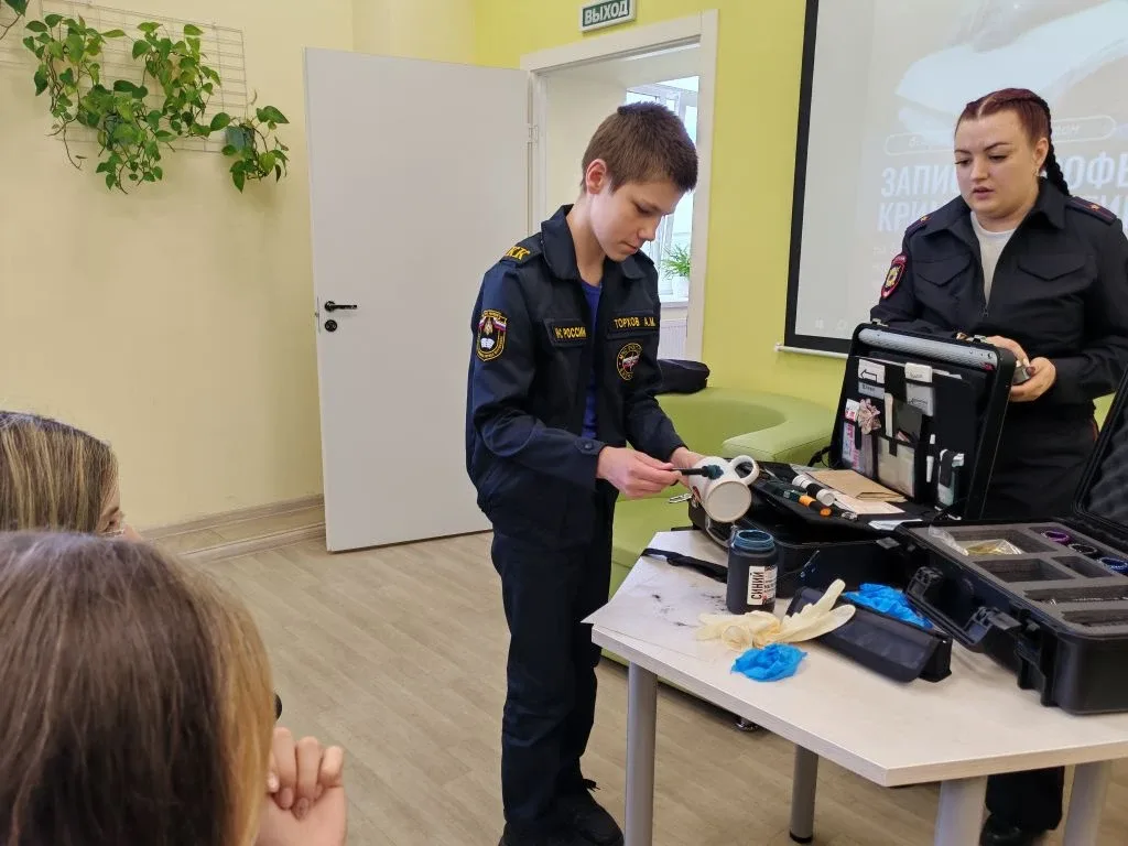 🔸 На этой неделе кадеты 7в класса встретились с Алёной Романовой — майором полиции, главным эксперто