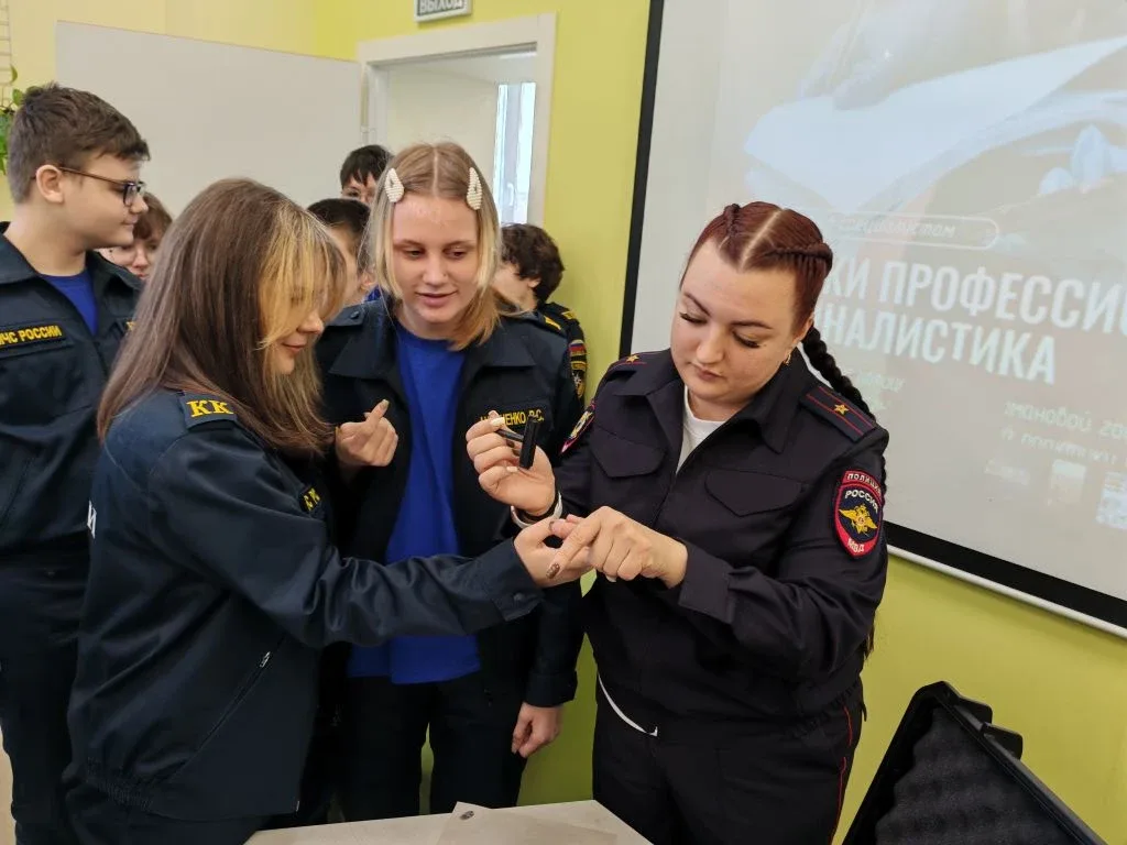 🔸 На этой неделе кадеты 7в класса встретились с Алёной Романовой — майором полиции, главным эксперто