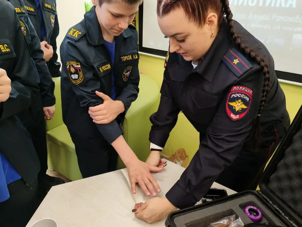 🔸 На этой неделе кадеты 7в класса встретились с Алёной Романовой — майором полиции, главным эксперто