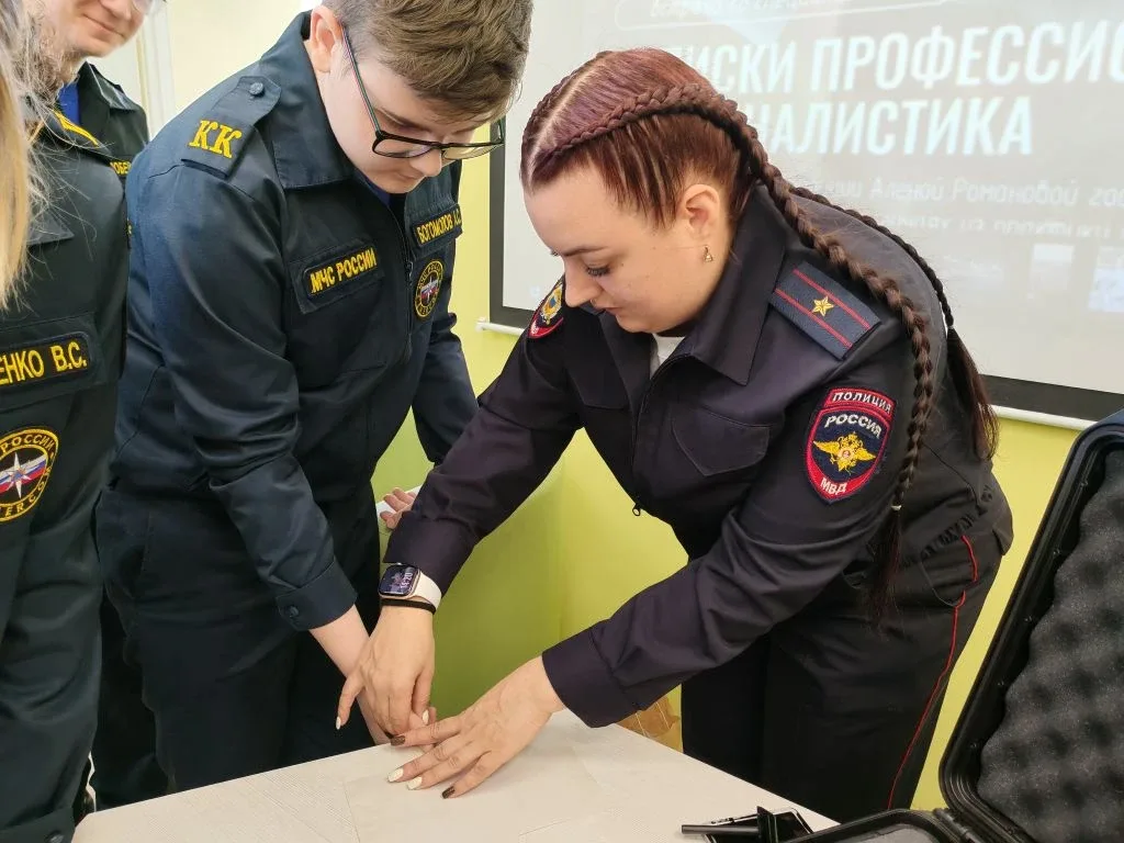 🔸 На этой неделе кадеты 7в класса встретились с Алёной Романовой — майором полиции, главным эксперто